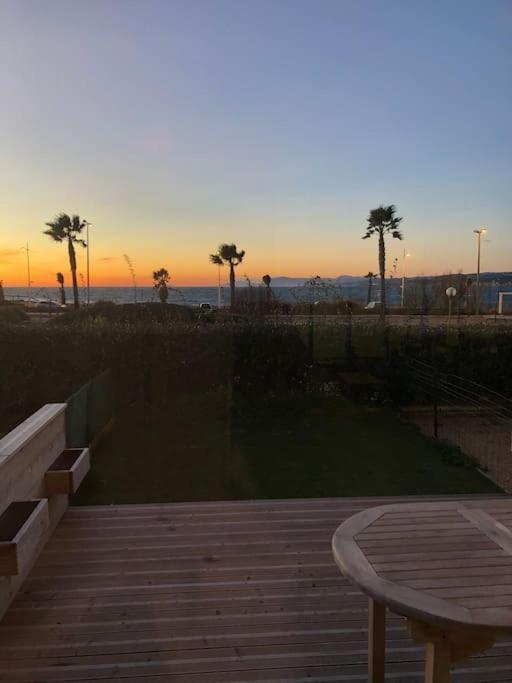 Appartement Petite Endroit Splendide. à Six-Fours-les-Plages Extérieur photo